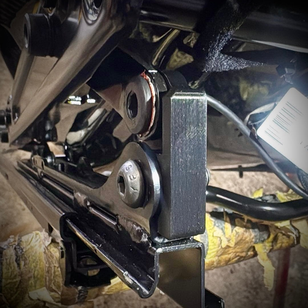 Porsche 718 LWB seat riser brackets (CFRP)